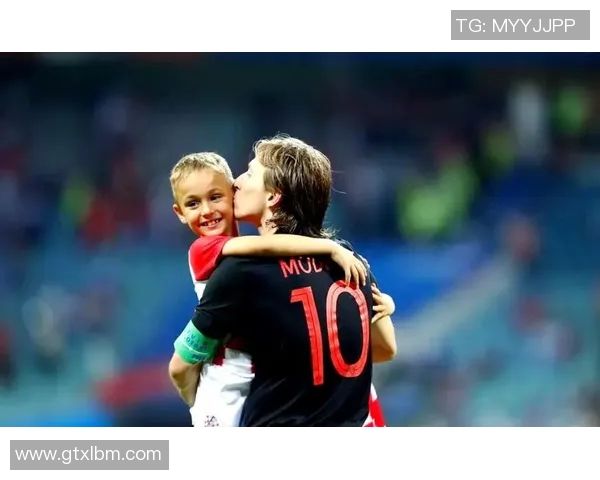 莫德里奇：从克罗地亚小镇走出的足球巨星与世界足坛的传奇之路